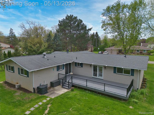 2195 Strader Drive, West Bloomfield Charter Township, MI 48324