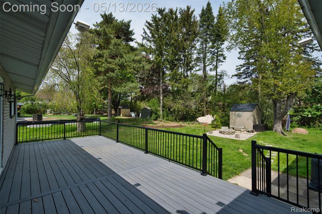 2195 Strader Drive, West Bloomfield Charter Township, MI 48324