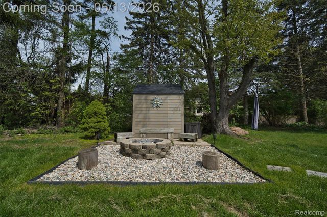 2195 Strader Drive, West Bloomfield Charter Township, MI 48324