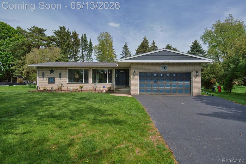 2195 Strader Drive, West Bloomfield Charter Township, MI 48324
