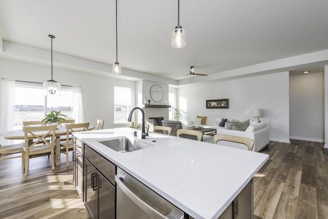 9029 Creekside CIRCLE, Pleasant Prairie, WI 53158