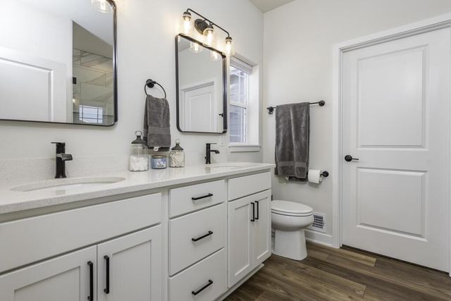 9029 Creekside CIRCLE, Pleasant Prairie, WI 53158