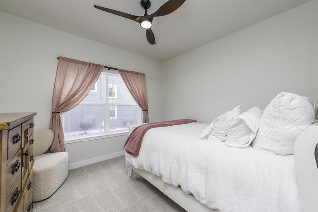 9029 Creekside CIRCLE, Pleasant Prairie, WI 53158