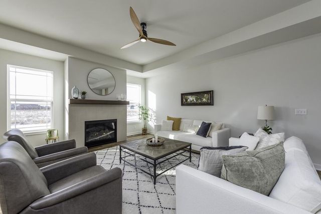 9029 Creekside CIRCLE, Pleasant Prairie, WI 53158