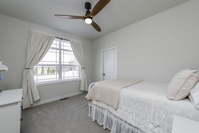 9029 Creekside CIRCLE, Pleasant Prairie, WI 53158