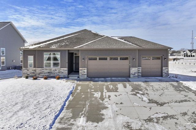 9029 Creekside CIRCLE, Pleasant Prairie, WI 53158