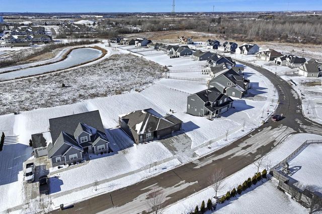 9029 Creekside CIRCLE, Pleasant Prairie, WI 53158