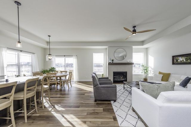 9029 Creekside CIRCLE, Pleasant Prairie, WI 53158