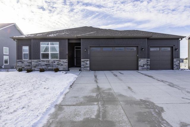 9029 Creekside CIRCLE, Pleasant Prairie, WI 53158