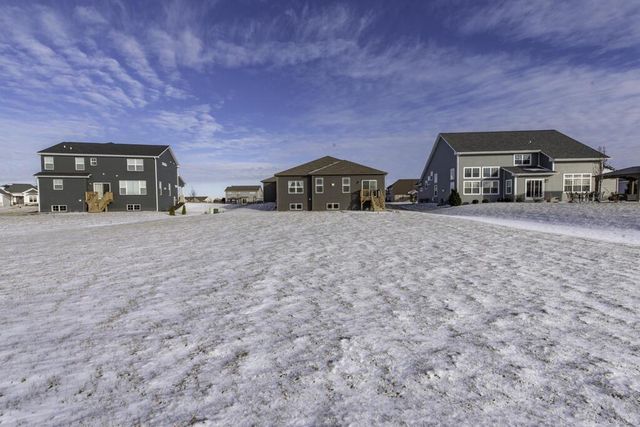 9029 Creekside CIRCLE, Pleasant Prairie, WI 53158