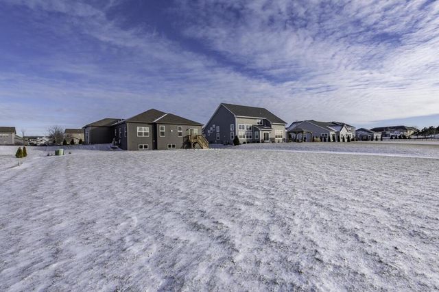 9029 Creekside CIRCLE, Pleasant Prairie, WI 53158