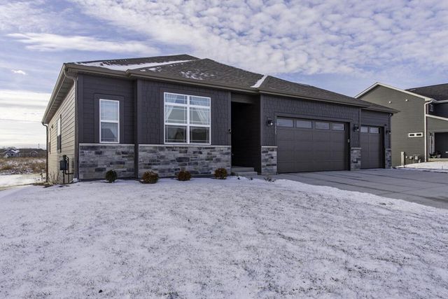 9029 Creekside CIRCLE, Pleasant Prairie, WI 53158