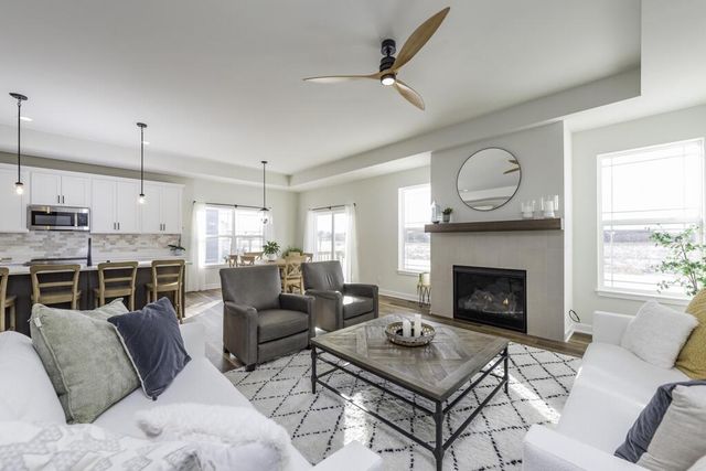 9029 Creekside CIRCLE, Pleasant Prairie, WI 53158