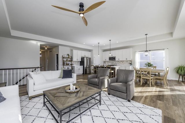 9029 Creekside CIRCLE, Pleasant Prairie, WI 53158