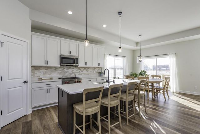 9029 Creekside CIRCLE, Pleasant Prairie, WI 53158