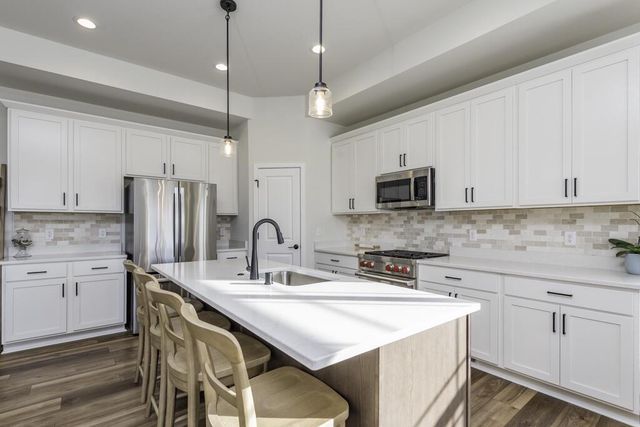 9029 Creekside CIRCLE, Pleasant Prairie, WI 53158