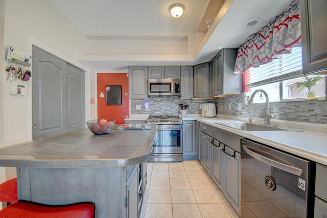7212 Spruce Mountain Loop NE, Rio Rancho, NM 87144