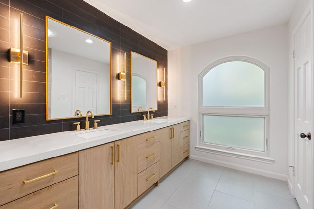 13703 Queensbury Lane, Houston, TX 77079
