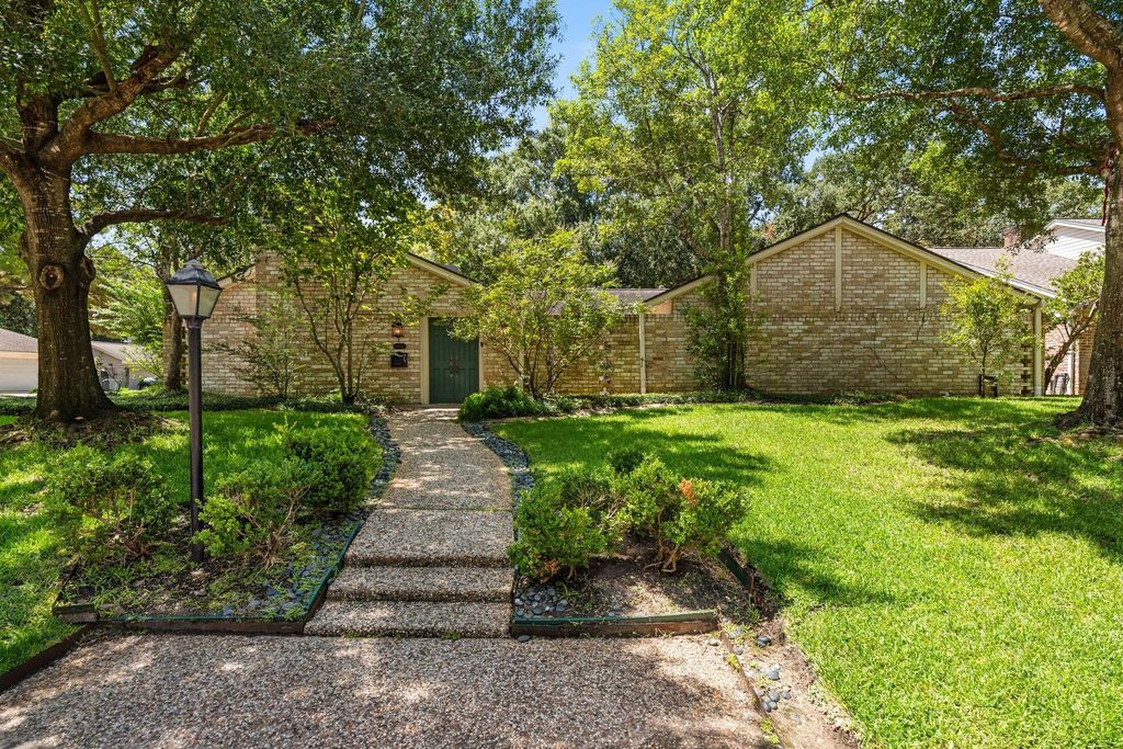 13703 Queensbury Lane, Houston, TX 77079