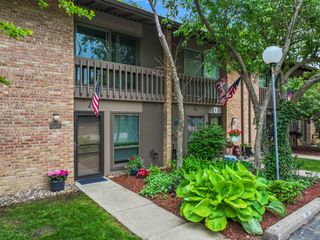 5918 Meadow Drive, Lisle, IL 60532
