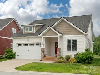 242 Leyland Circle, Hendersonville, NC 28792
