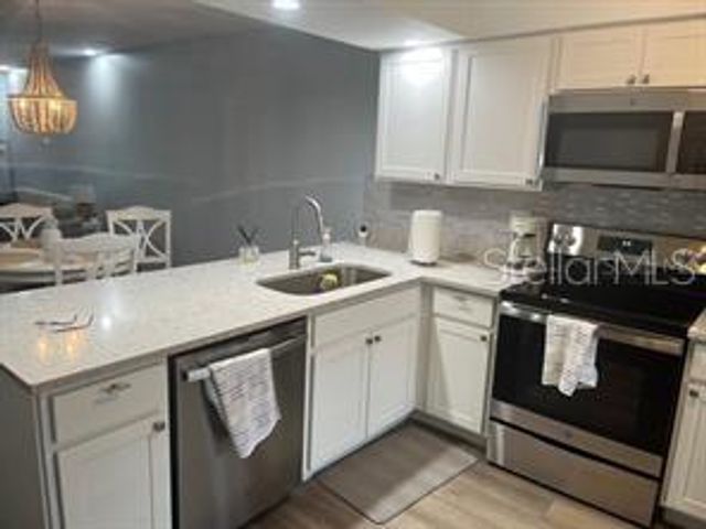 7886 EAGLE CREEK DRIVE 7886, Sarasota, FL 34243