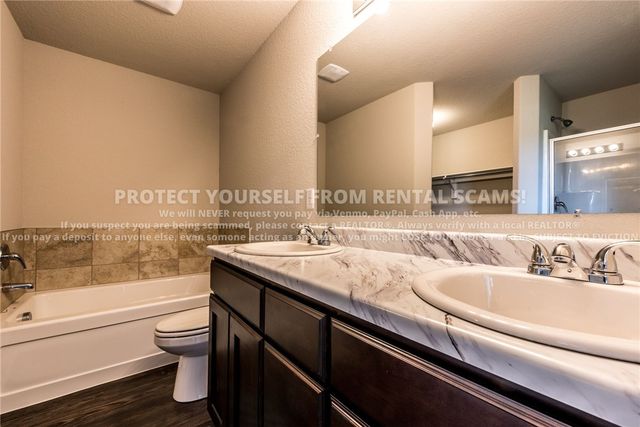 5022 W Claxton Circle, Fayetteville, AR 72704