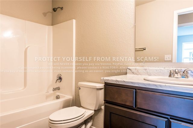 5022 W Claxton Circle, Fayetteville, AR 72704