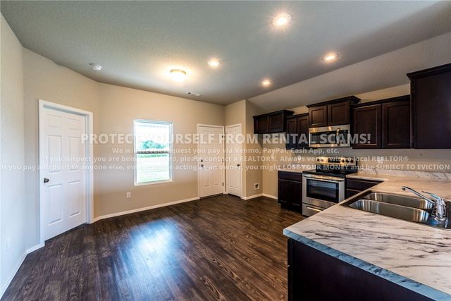 5022 W Claxton Circle, Fayetteville, AR 72704