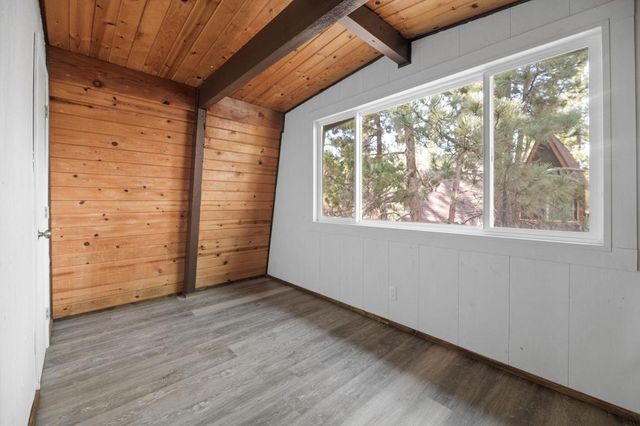 2063 10th Lane, Big Bear, CA 92314