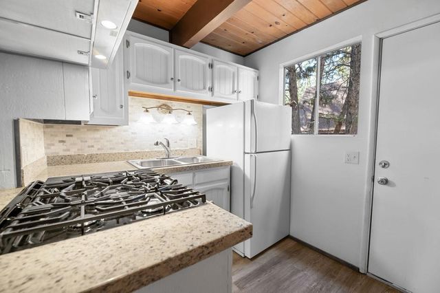 2063 10th Lane, Big Bear, CA 92314