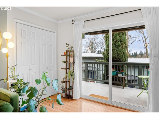 1025 Sw BERTHA Blvd 3, Portland, OR 97219