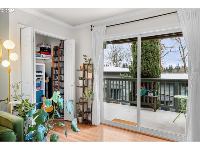 1025 Sw BERTHA Blvd 3, Portland, OR 97219