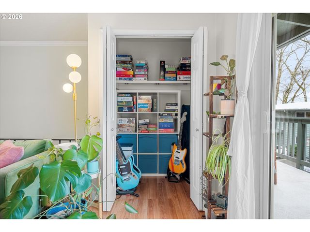 1025 Sw BERTHA Blvd 3, Portland, OR 97219