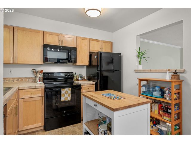 1025 Sw BERTHA Blvd 3, Portland, OR 97219