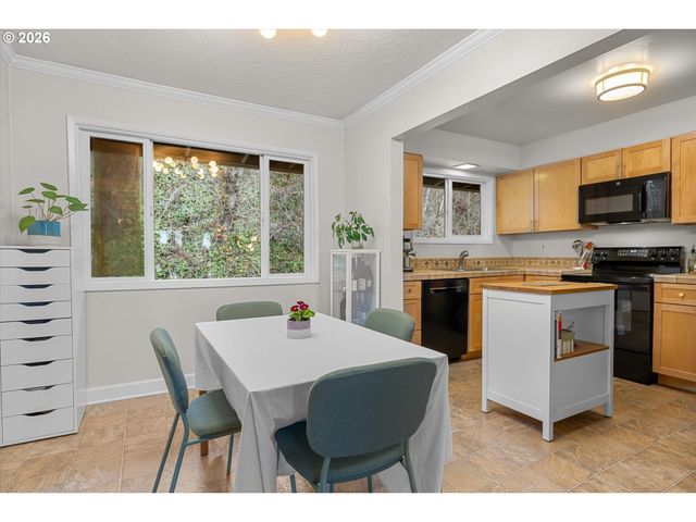 1025 Sw BERTHA Blvd 3, Portland, OR 97219