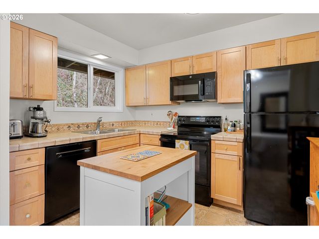 1025 Sw BERTHA Blvd 3, Portland, OR 97219