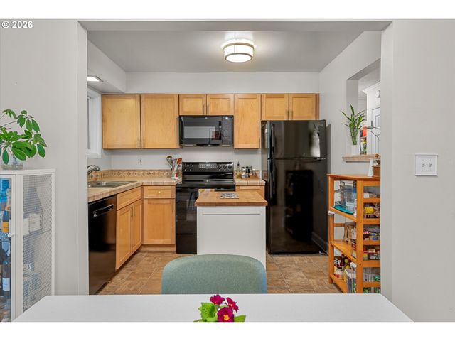 1025 Sw BERTHA Blvd 3, Portland, OR 97219