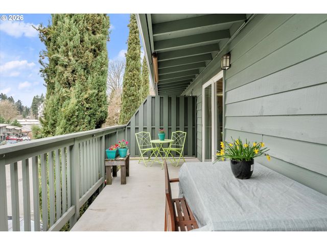 1025 Sw BERTHA Blvd 3, Portland, OR 97219