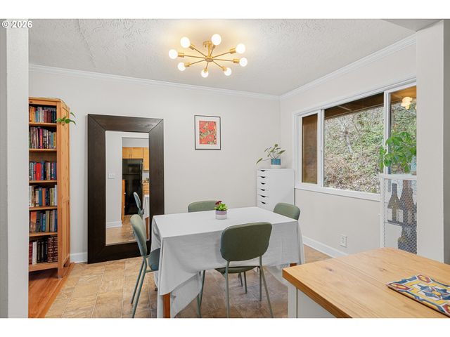 1025 Sw BERTHA Blvd 3, Portland, OR 97219