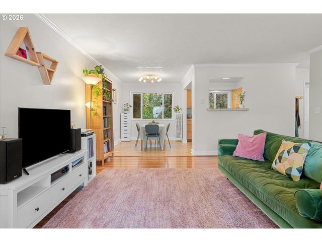 1025 Sw BERTHA Blvd 3, Portland, OR 97219