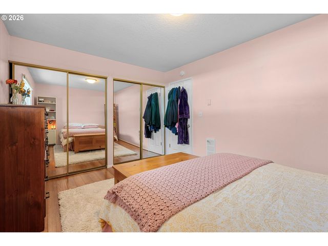 1025 Sw BERTHA Blvd 3, Portland, OR 97219