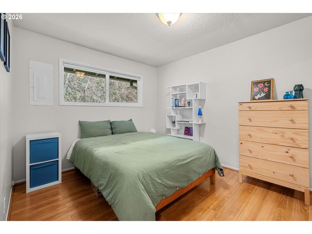 1025 Sw BERTHA Blvd 3, Portland, OR 97219