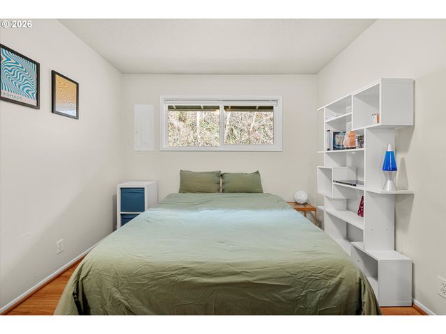 1025 Sw BERTHA Blvd 3, Portland, OR 97219