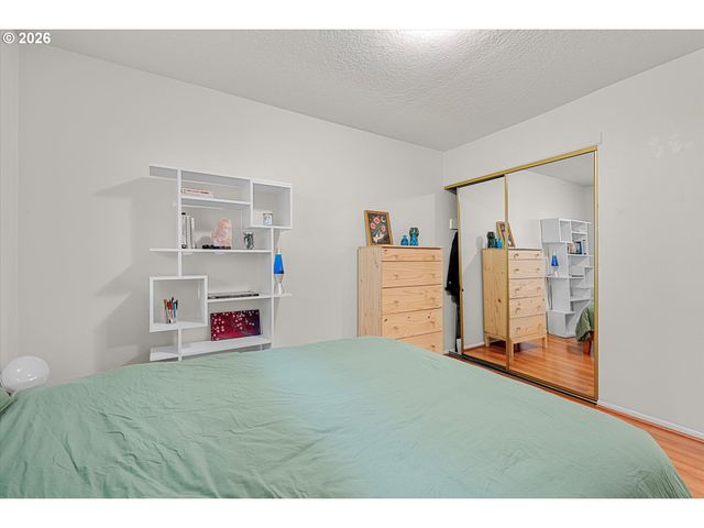 1025 Sw BERTHA Blvd 3, Portland, OR 97219