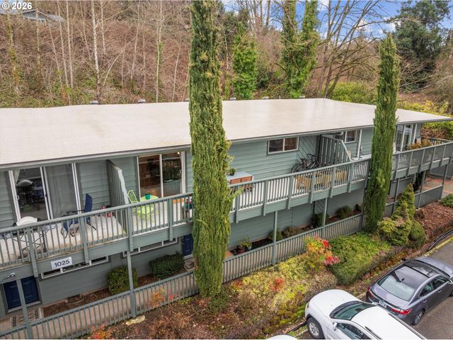 1025 Sw BERTHA Blvd 3, Portland, OR 97219