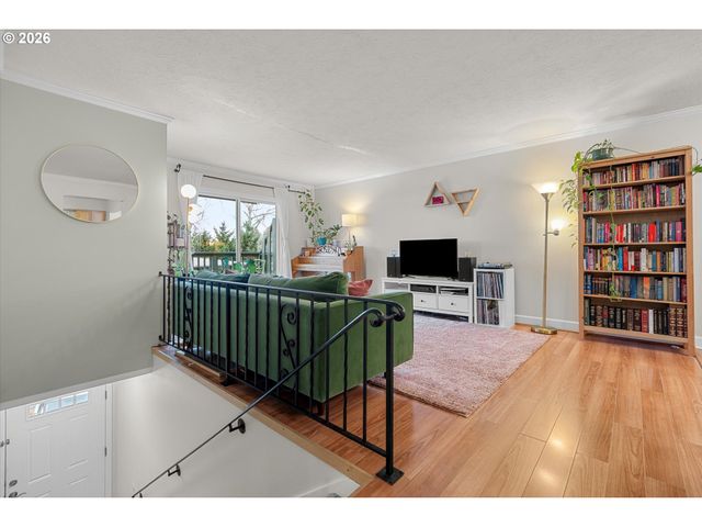 1025 Sw BERTHA Blvd 3, Portland, OR 97219