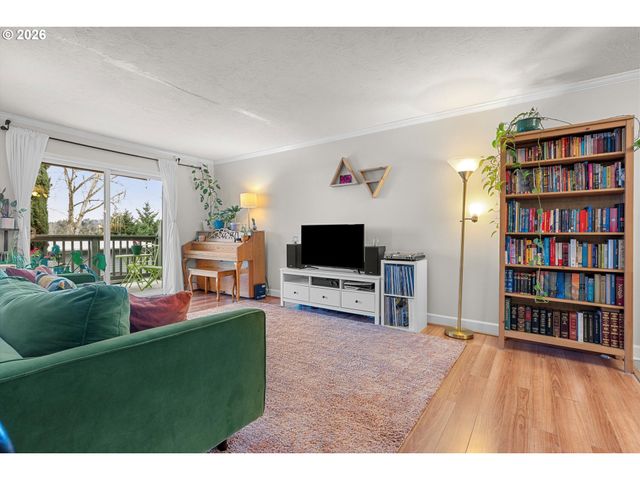 1025 Sw BERTHA Blvd 3, Portland, OR 97219