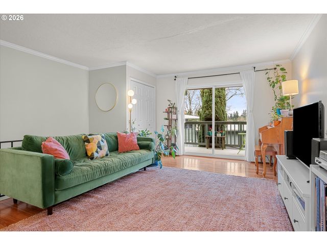 1025 Sw BERTHA Blvd 3, Portland, OR 97219