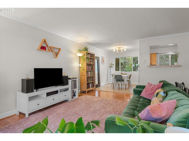 1025 Sw BERTHA Blvd 3, Portland, OR 97219